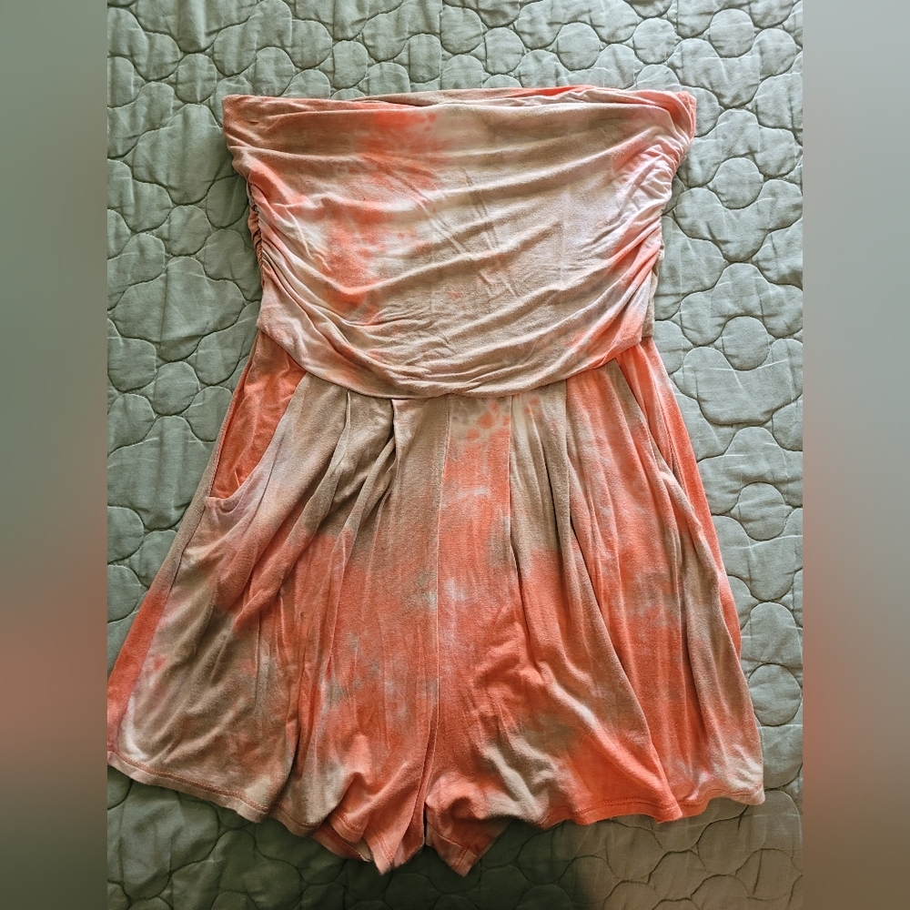 Tie Dye romper size L, good condition.